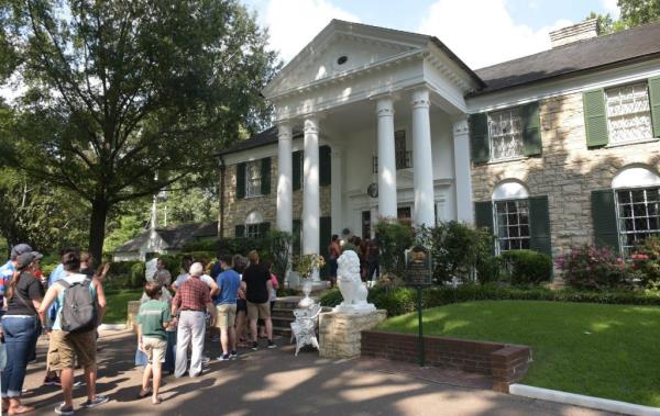 Visitors lining up to enter Elvis Presley's Graceland mansion in Memphis, Tennessee on the 40th anniversary of his death