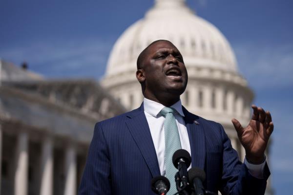 Rep. Mo<em></em>ndaire Jo<em></em>nes (D-NY) speaking during a news co<em></em>nference on Capitol Hill a<em></em>bout student debt cancellation