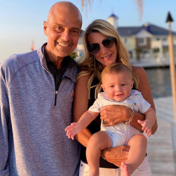 Joan Vassos and John pictured with their grandson in a photo posted to instagram on September 6, 2020.</p>

<p>　　